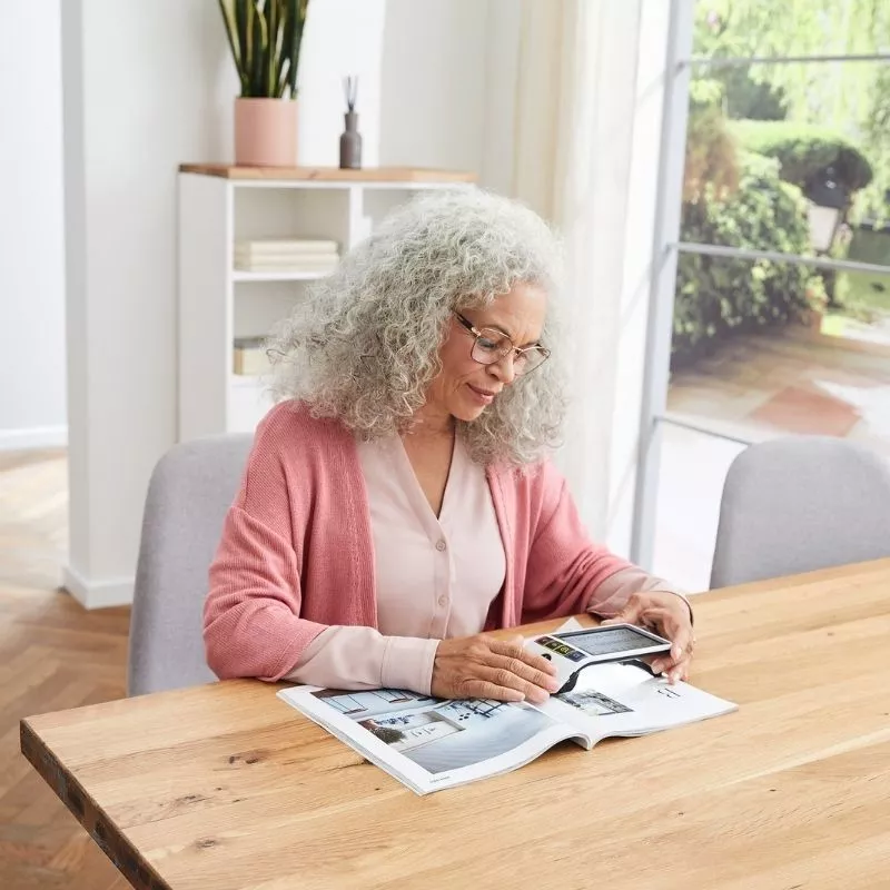 Loupe Smartlux Digital Eschenbach – 15x DMLA | Mieux Voir