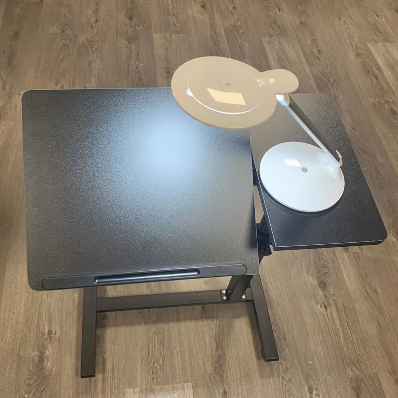 Table de lit réglable sur roulettes